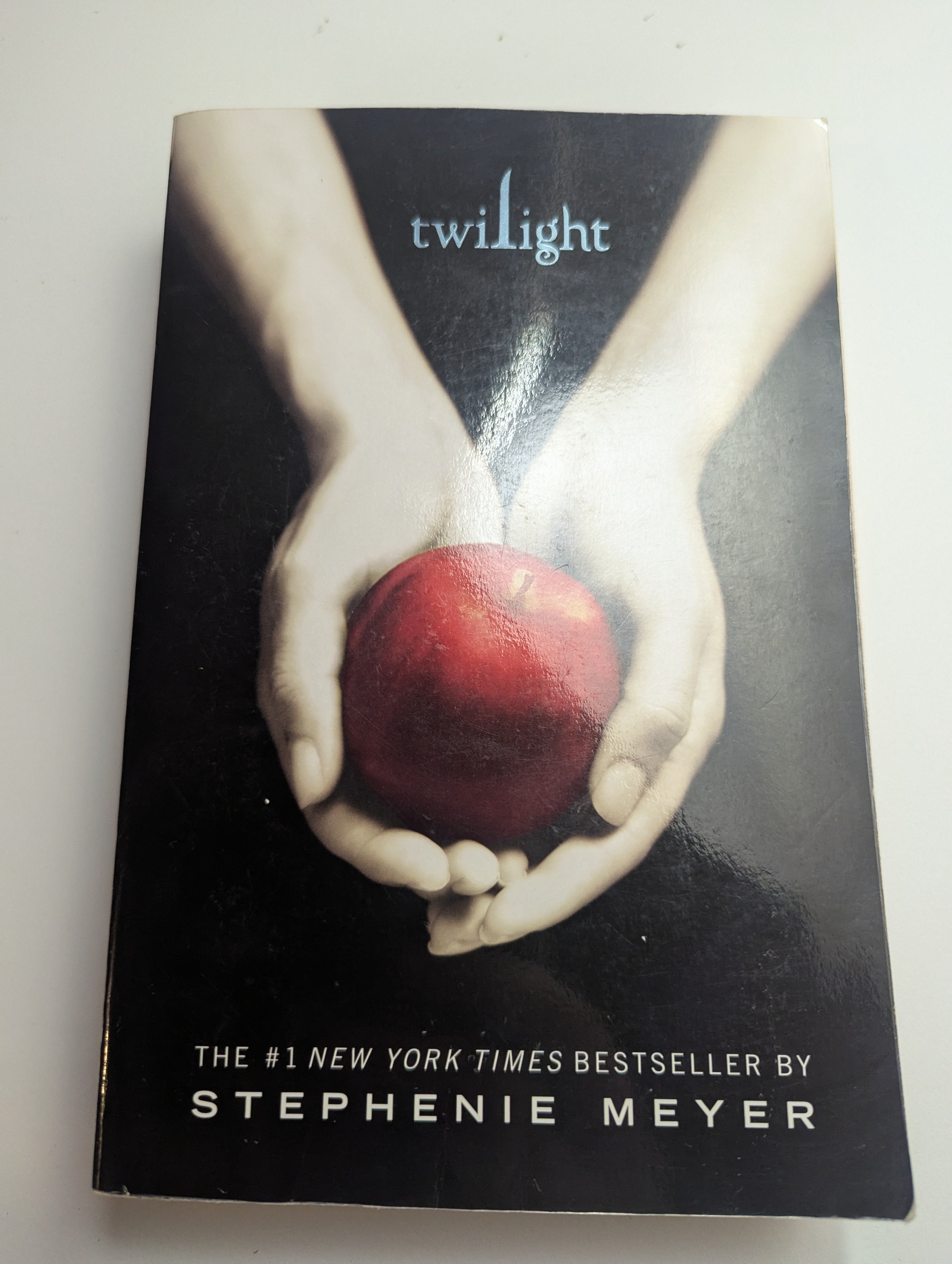 Twilight — by Stephenie Meyer - Lightly Used
