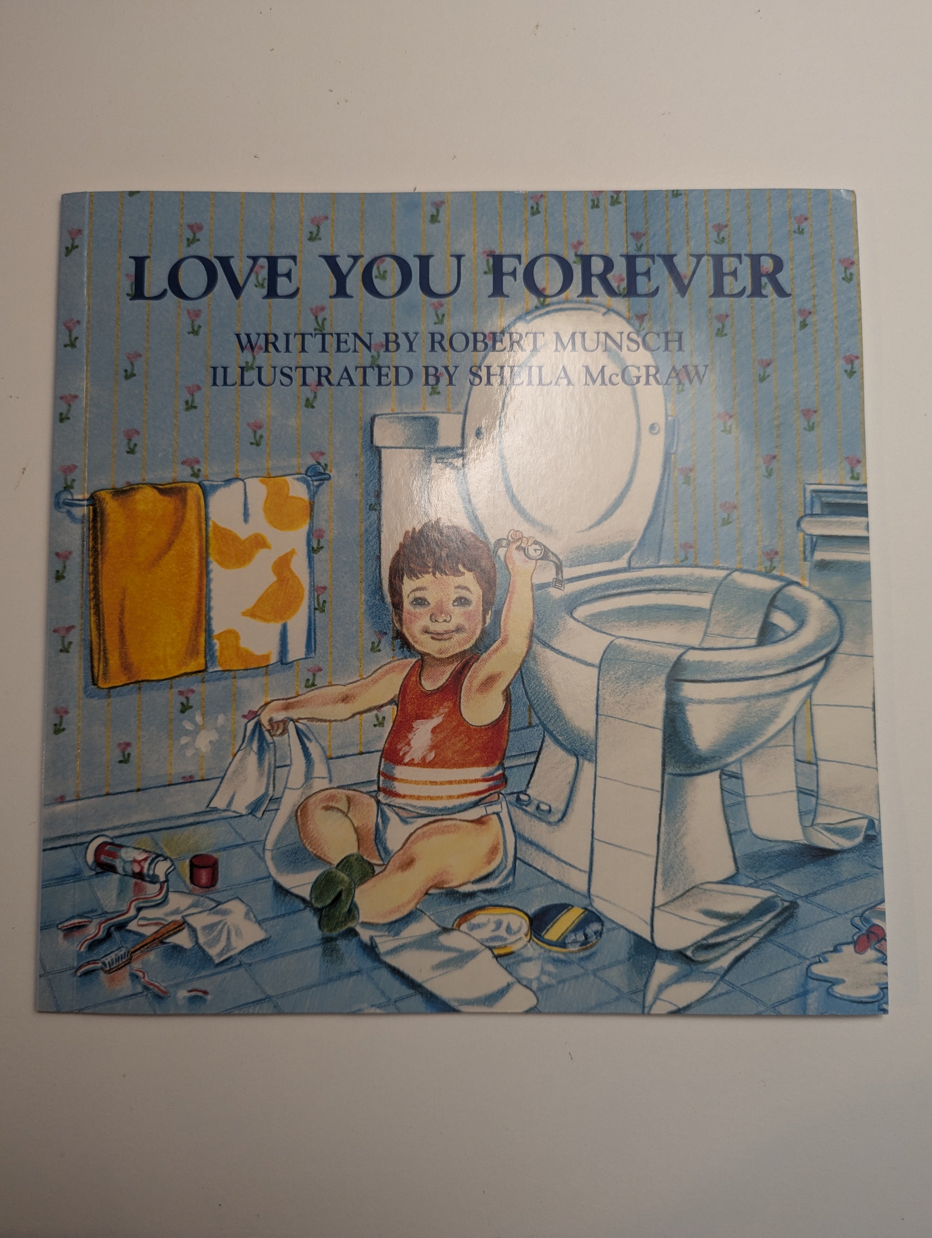 Love You Forever — Robert Munsch - Lightly Used