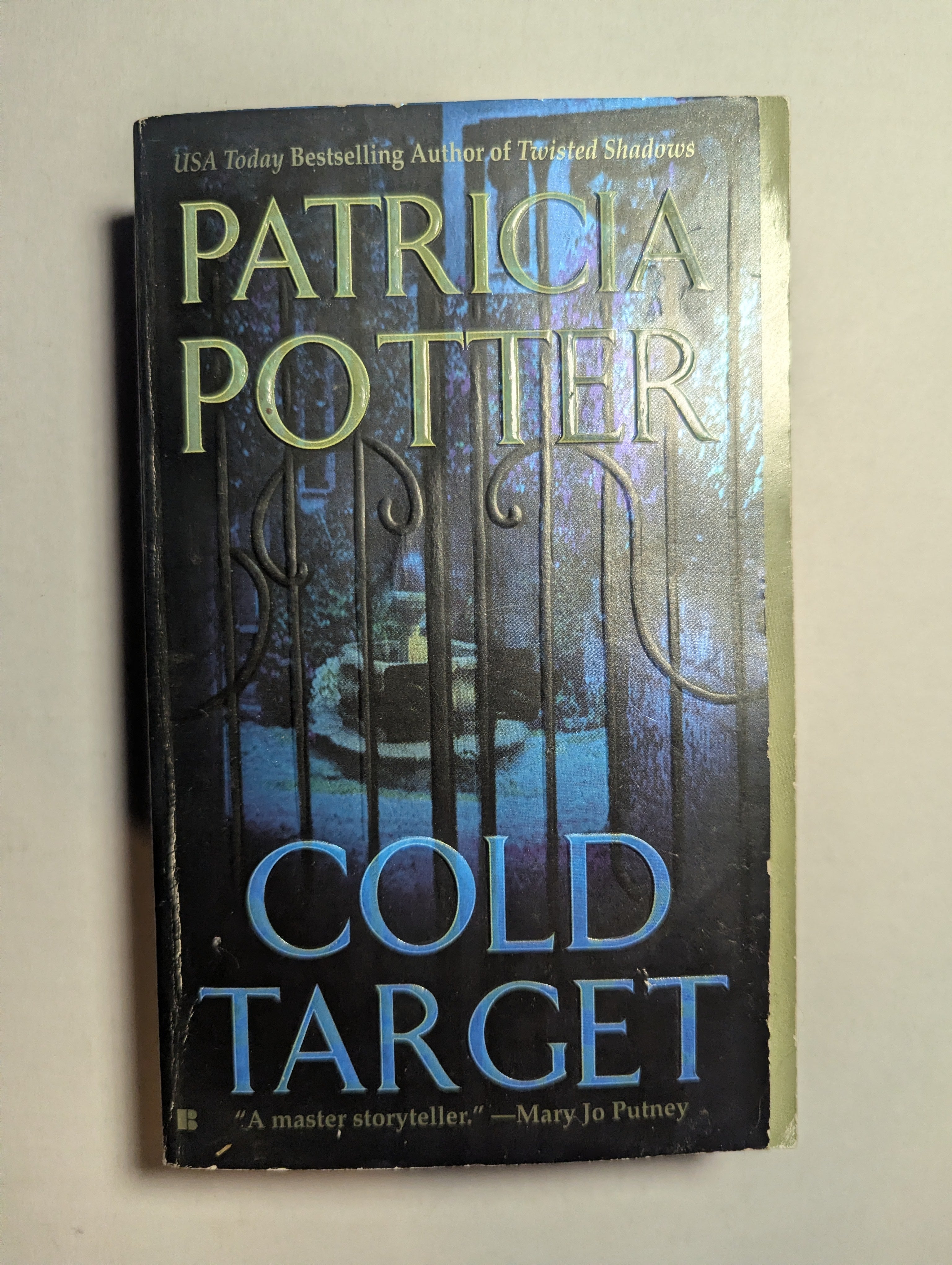 Cold Target — by Patricia Potter - Lightly Used